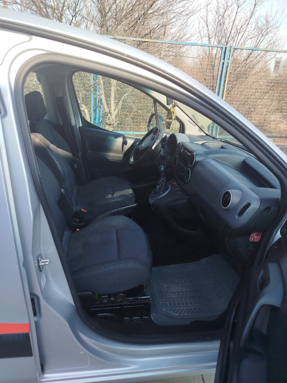 Peugeot Partner, снимка 5 - Автомобили и джипове - 53731145