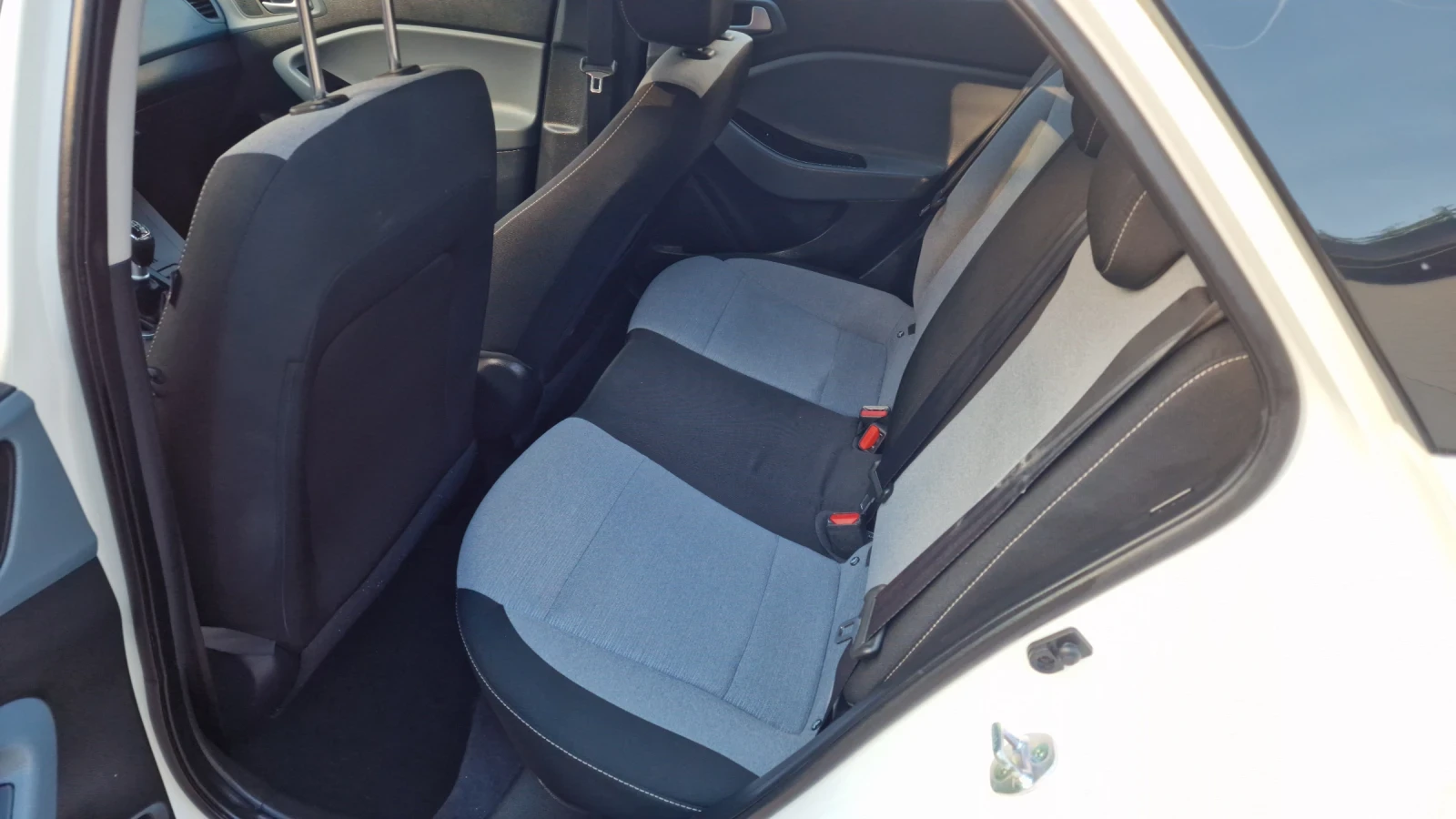 Hyundai I20 1.1CRDi-EURO-6, снимка 12 - Автомобили и джипове - 54962975