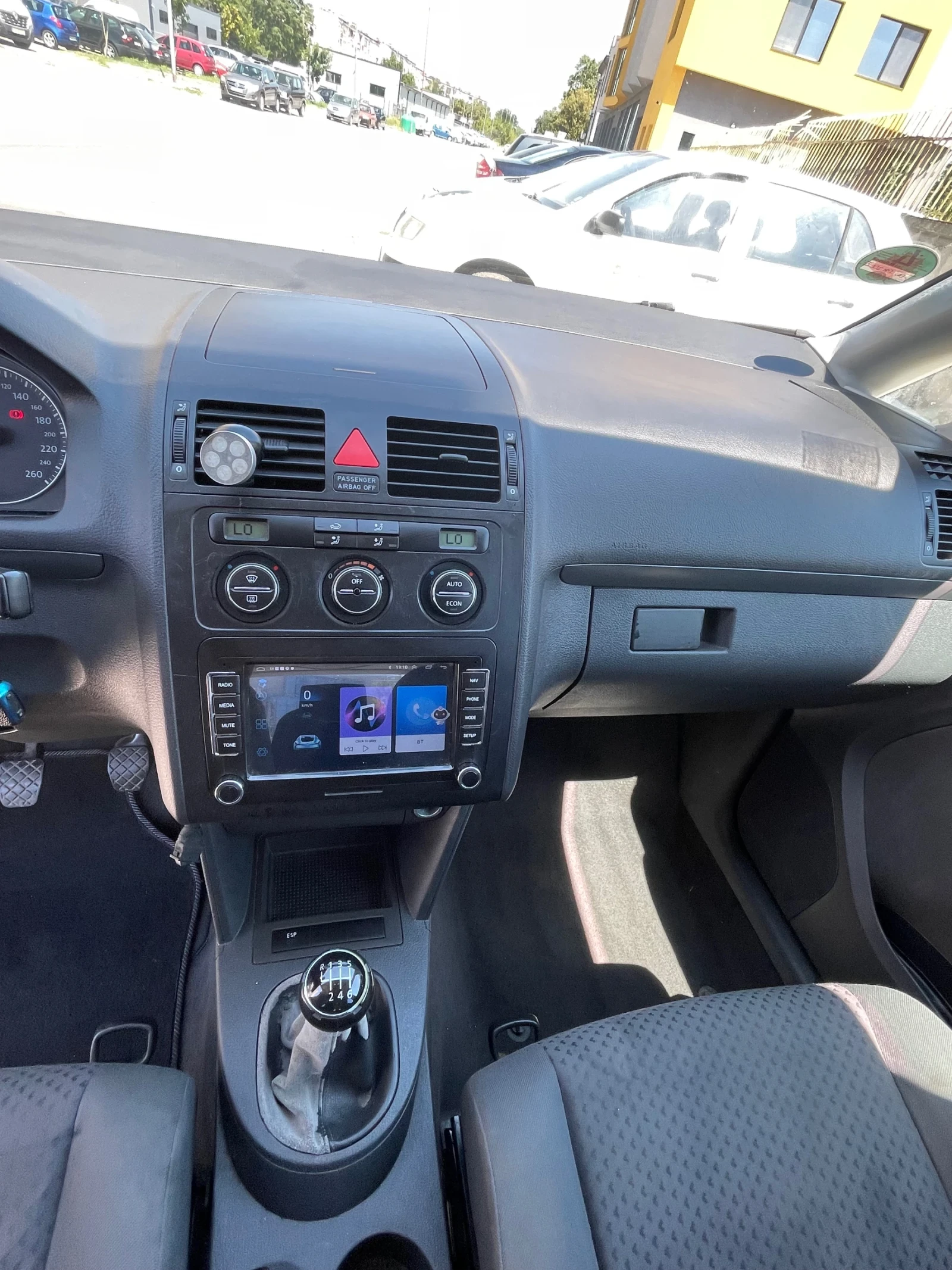 VW Touran 1.9 tdi, снимка 6 - Автомобили и джипове - 55539618