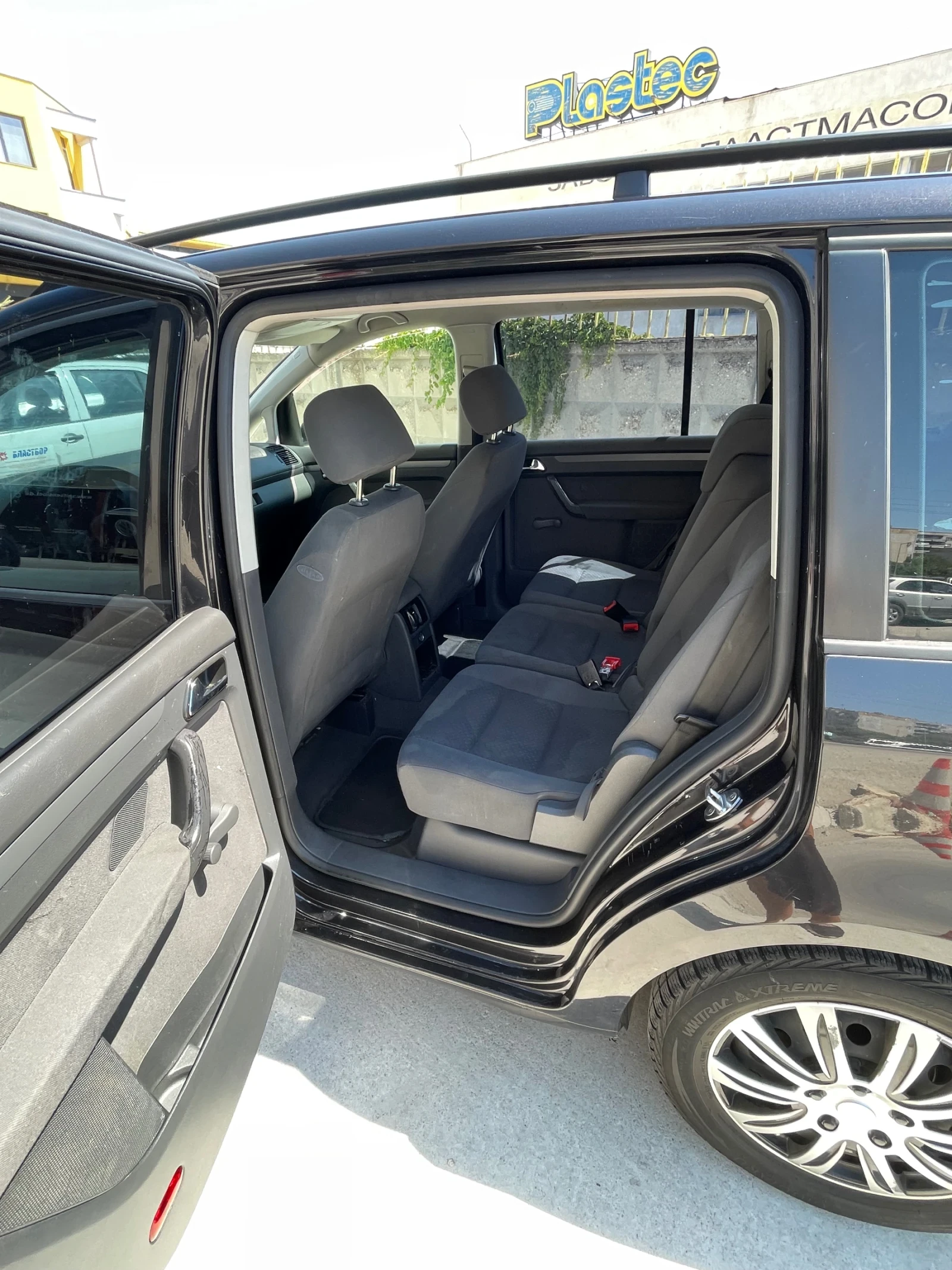 VW Touran 1.9 tdi, снимка 5 - Автомобили и джипове - 55539618