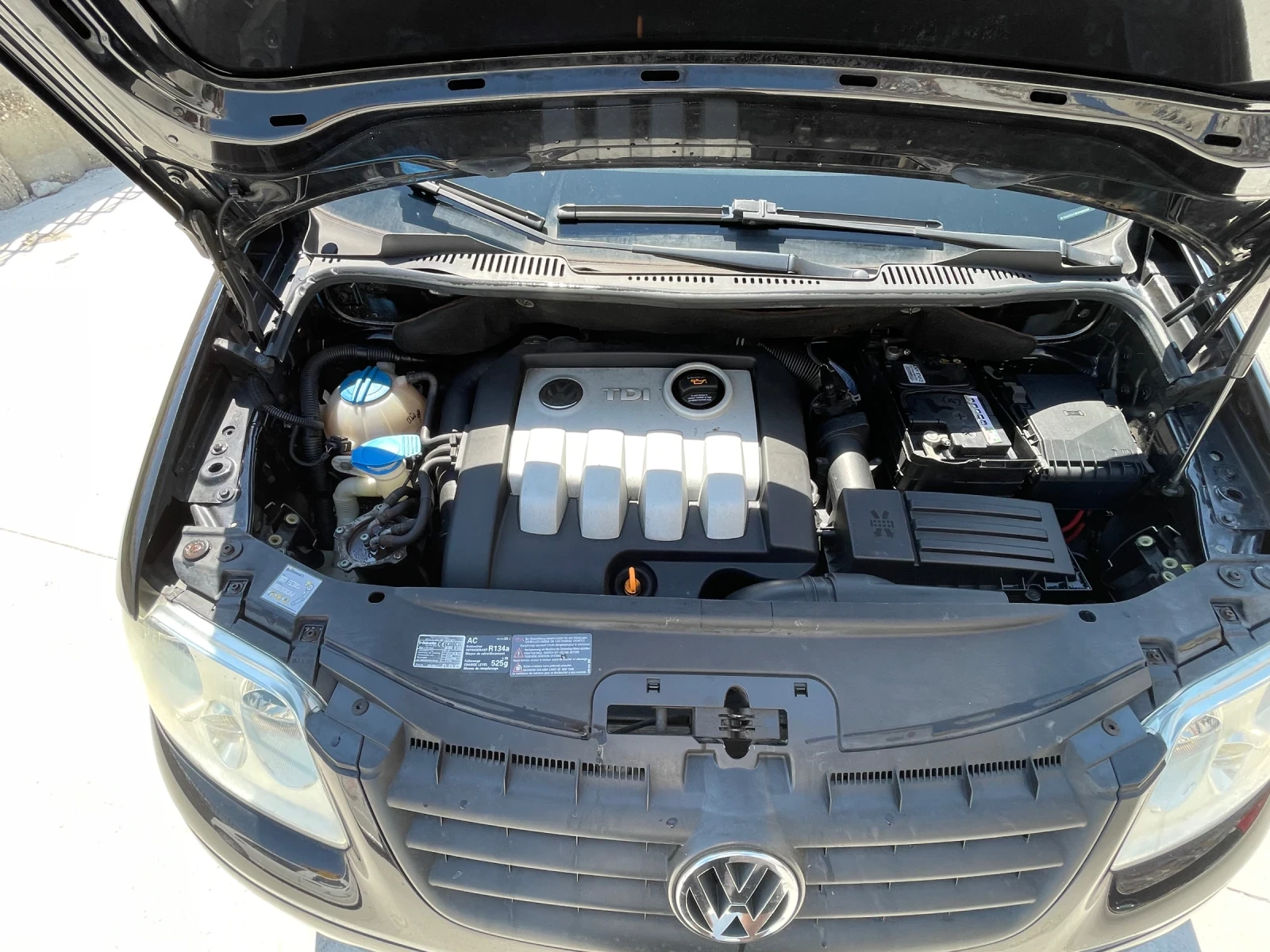 VW Touran 1.9 tdi, снимка 7 - Автомобили и джипове - 55539618