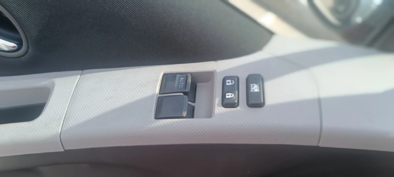 Toyota Yaris, снимка 15 - Автомобили и джипове - 55730665