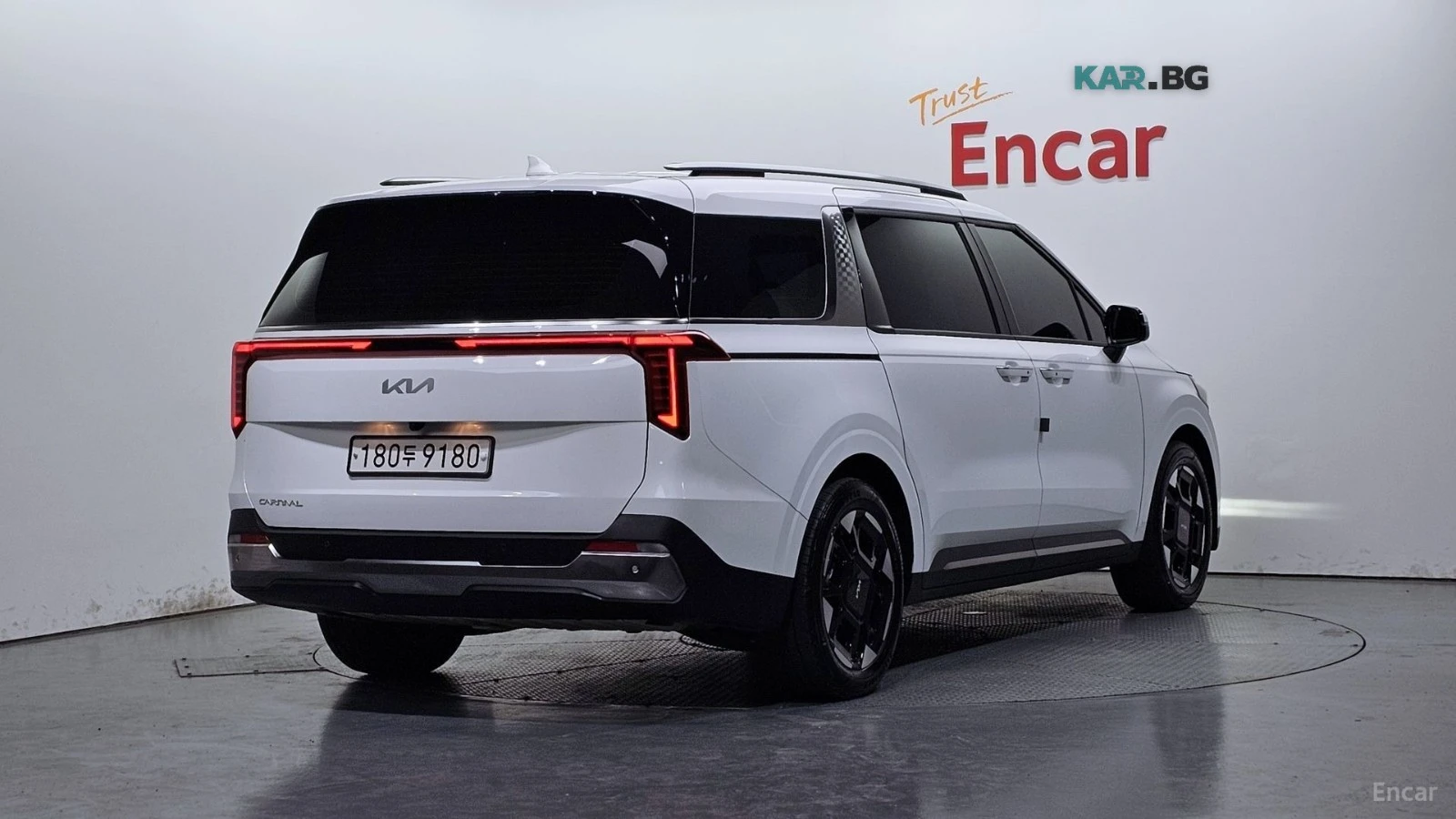 Kia Carnival NOBLESSE* 7МЕСТЕН* ДИСТРОНИК* ОБДУХВАНЕ* КАМЕРА* , снимка 3 - Автомобили и джипове - 55952123