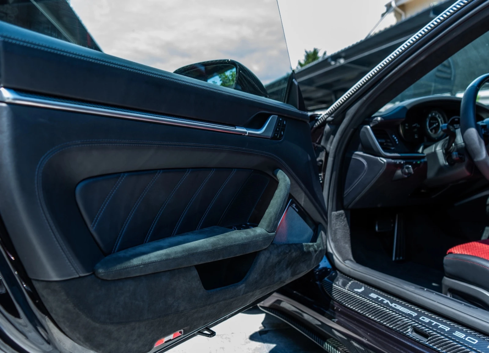 Porsche 911 Turbo S Stinger GTR AKRAPOVIC, снимка 13 - Автомобили и джипове - 56207782