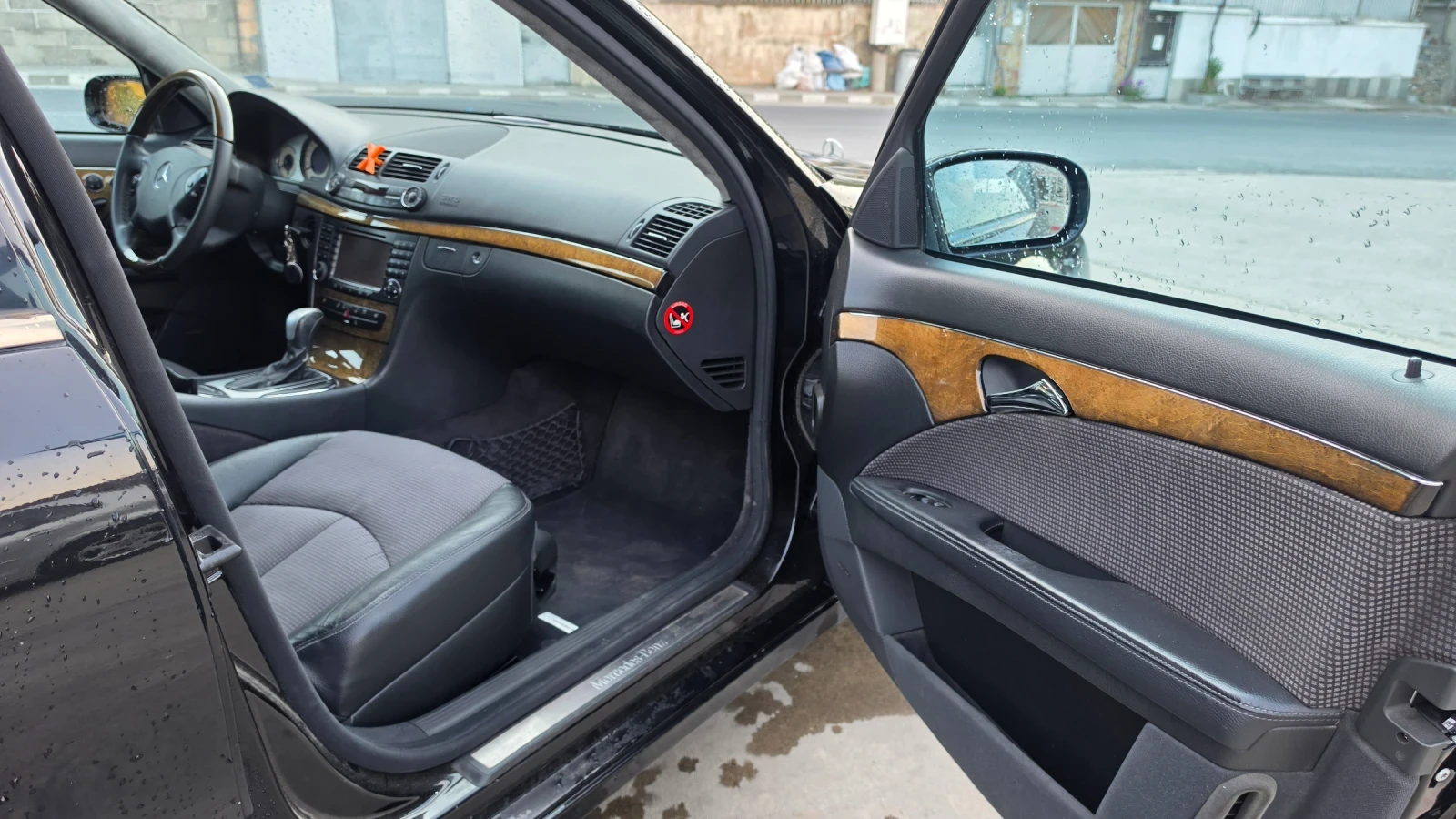 Mercedes-Benz E 320, снимка 6 - Автомобили и джипове - 56251394
