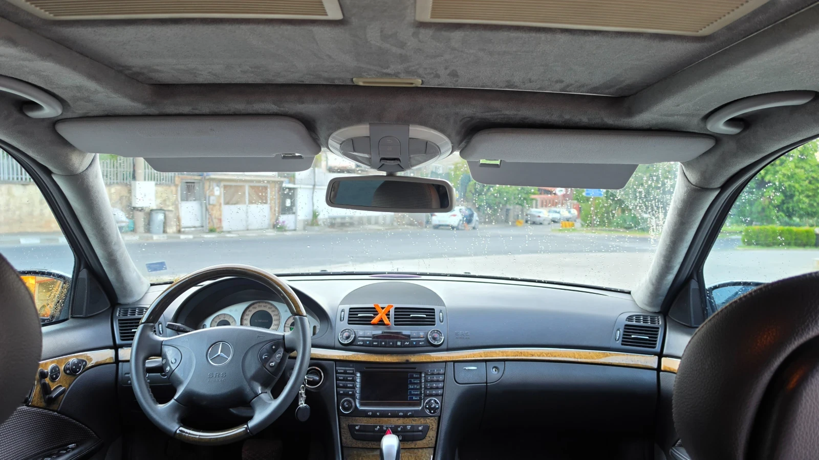 Mercedes-Benz E 320, снимка 9 - Автомобили и джипове - 56251394