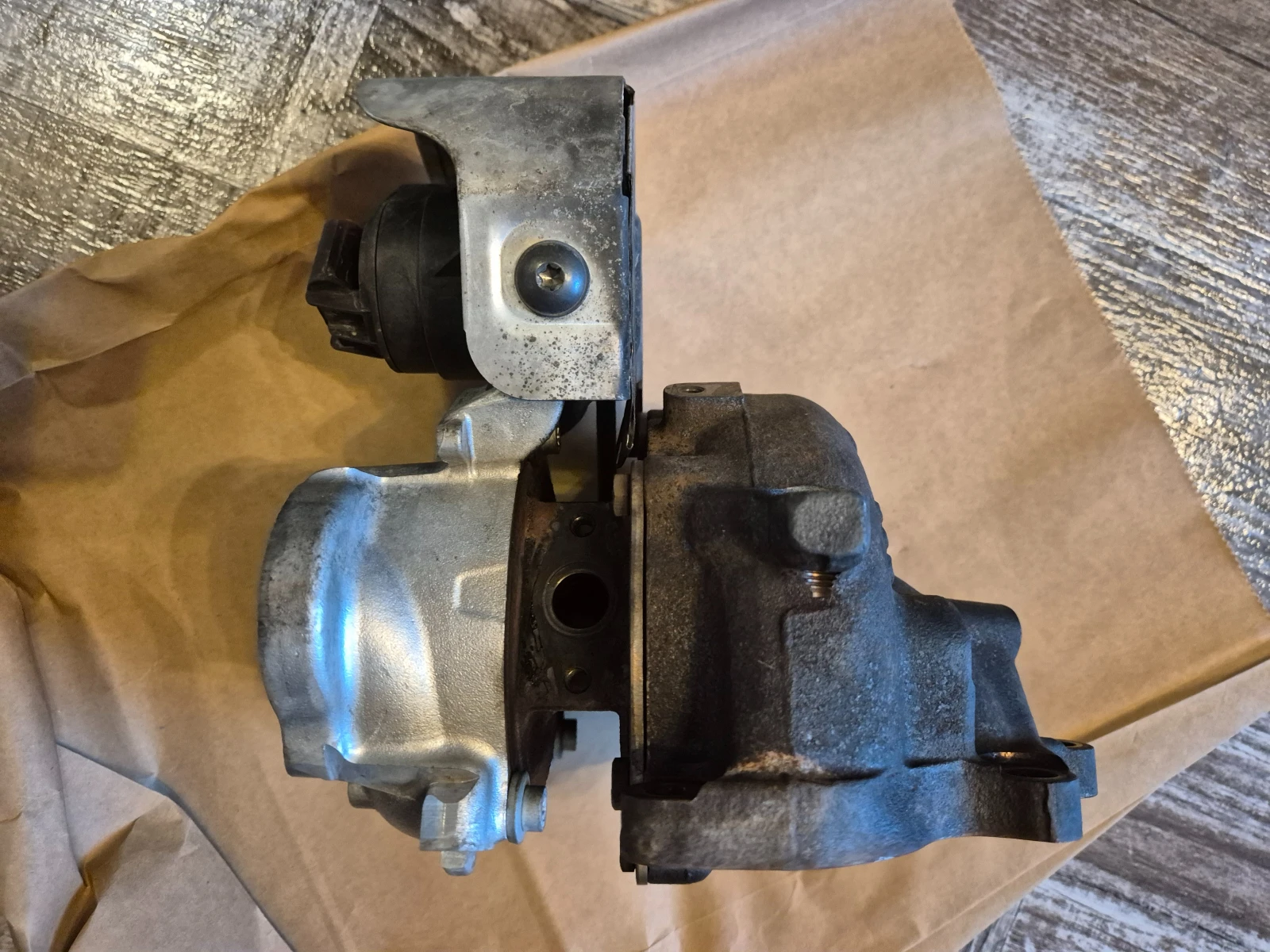 VW Tiguan BorgWarner турбина оригинална VAG 2.0 TDI Bi-Turbo, снимка 11 - Автомобили и джипове - 53944644