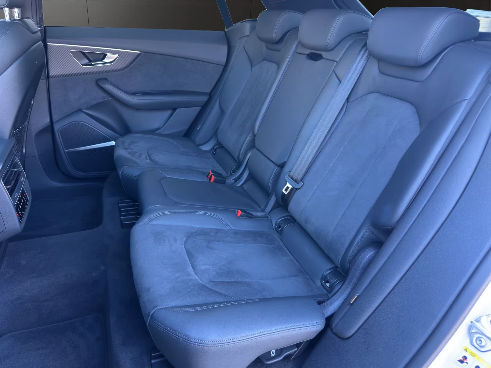 Audi RSQ8 HEAD-UP* DISTR* B&O* MEMORY* PANO* 360CAM* , снимка 13 - Автомобили и джипове - 54519587