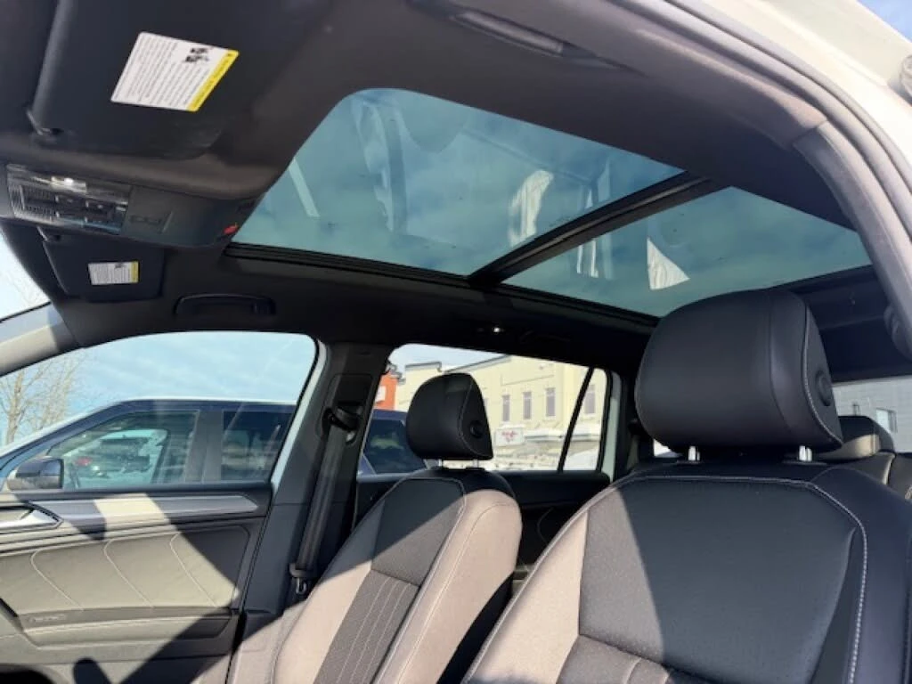 VW Tiguan R-LINE BLACK* 4MOTION* ДИСТРОНИК* ПОДГРЕВ* ПАНО* , снимка 16 - Автомобили и джипове - 54542243