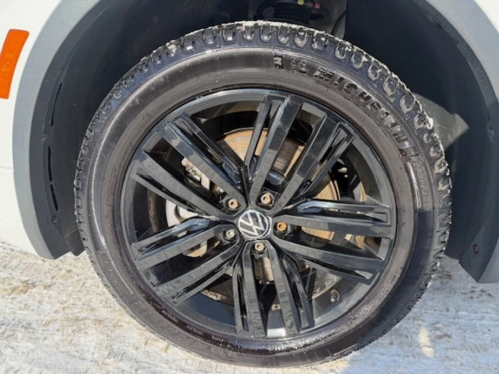 VW Tiguan R-LINE BLACK* 4MOTION* ДИСТРОНИК* ПОДГРЕВ* ПАНО* , снимка 6 - Автомобили и джипове - 54542243