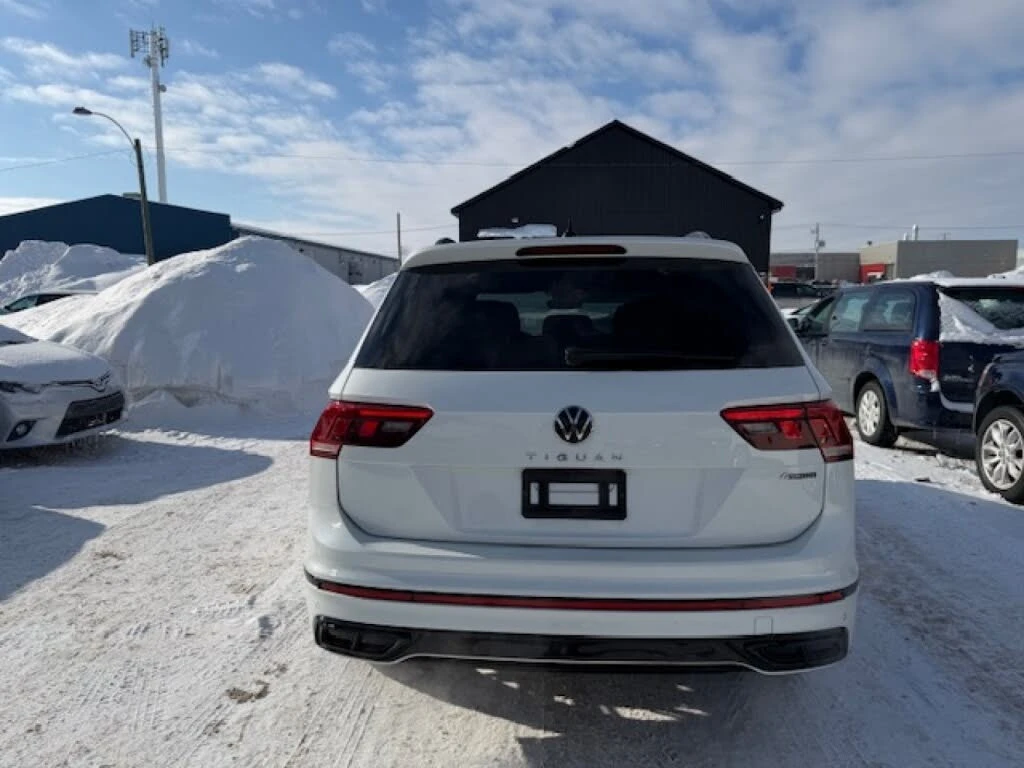 VW Tiguan R-LINE BLACK* 4MOTION* ДИСТРОНИК* ПОДГРЕВ* ПАНО* , снимка 3 - Автомобили и джипове - 54542243