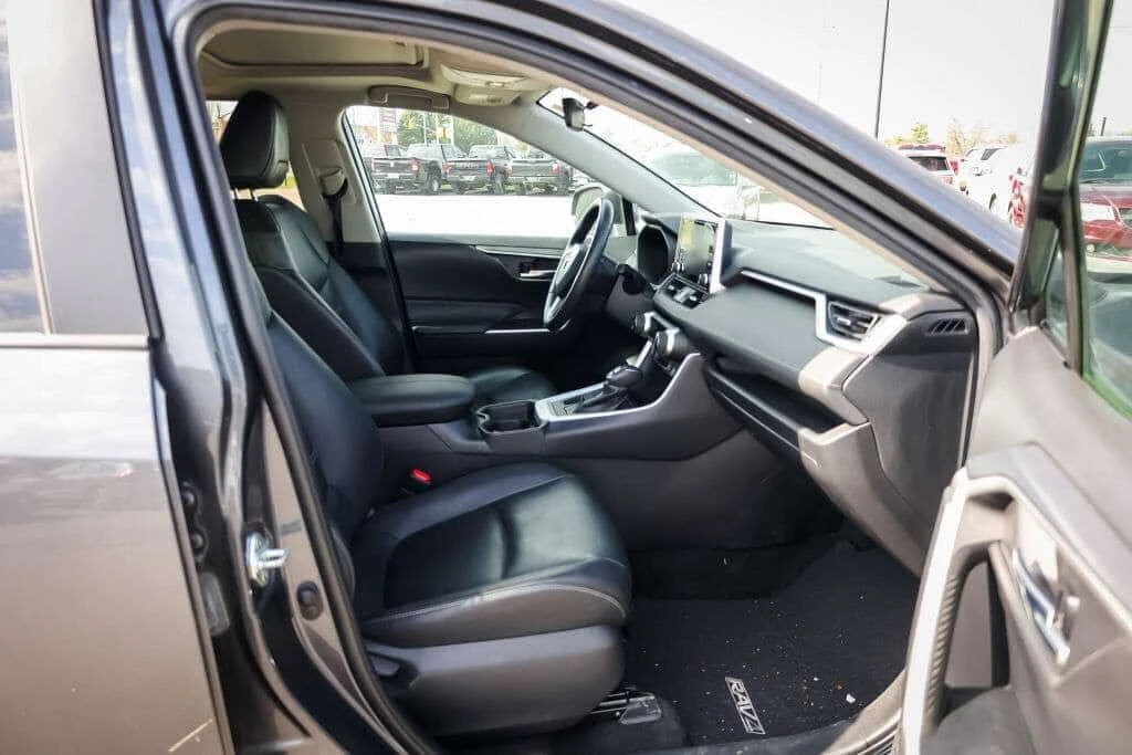 Toyota Rav4 * XLE HV * АВТОКРЕДИТ БЕЗ ПЪРВОНАЧАЛНА ВНОСКА, снимка 9 - Автомобили и джипове - 54608095