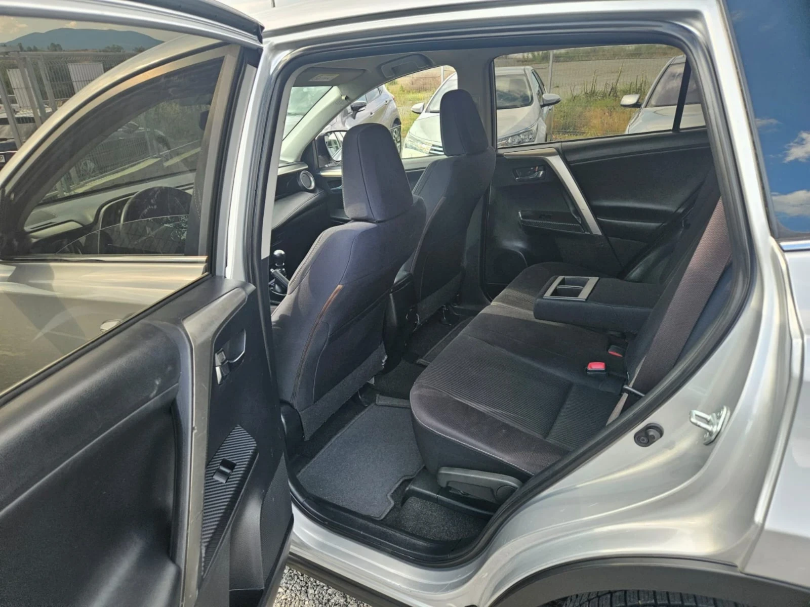 Toyota Rav4 2.0D4D, снимка 12 - Автомобили и джипове - 55037880