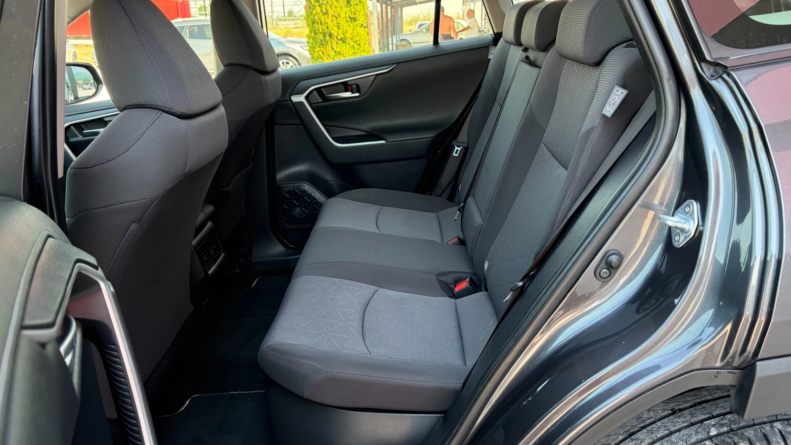 Toyota Rav4 2.5 Hybrid , снимка 9 - Автомобили и джипове - 55309774