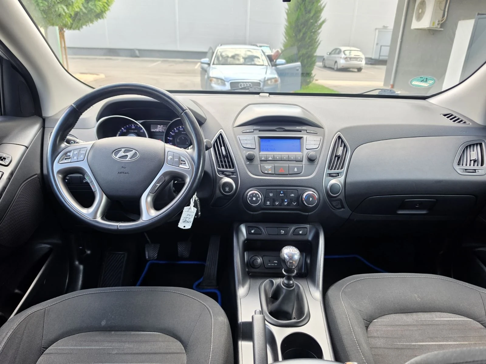Hyundai IX35 1.7, Фейс, снимка 13 - Автомобили и джипове - 56166799