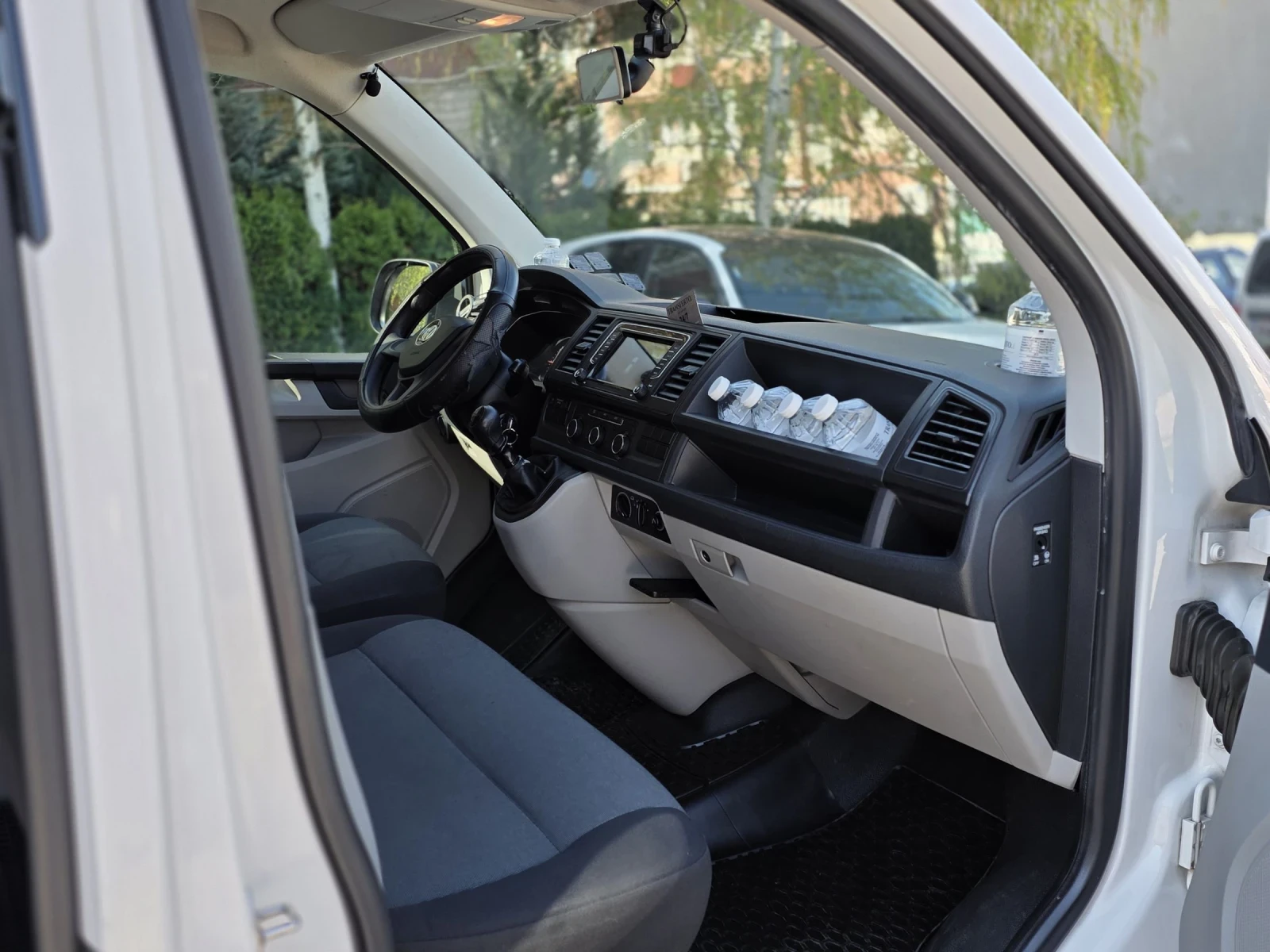 VW Transporter T6 дълга база, снимка 10 - Бусове и автобуси - 54250633