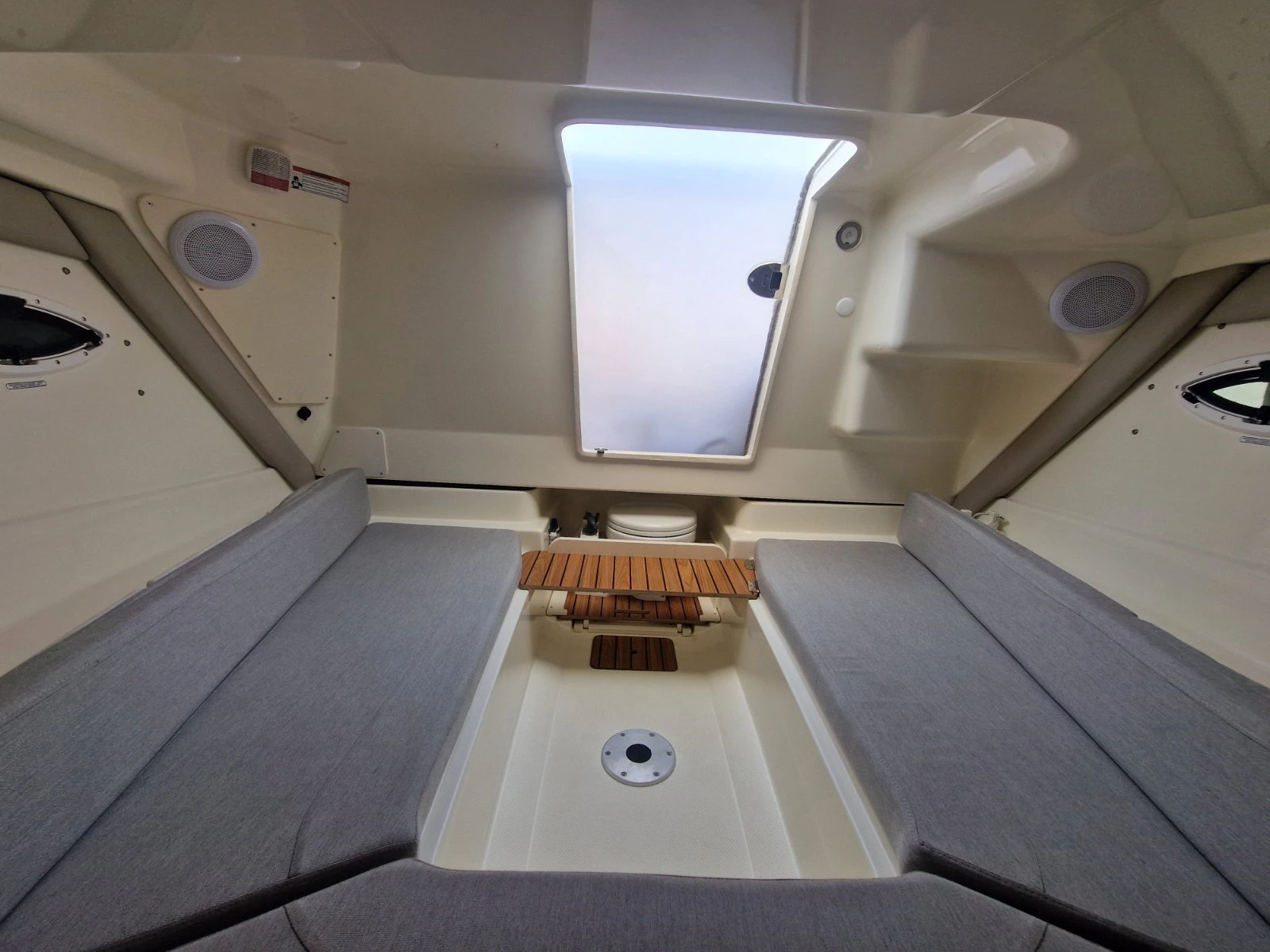 Моторна яхта Quicksilver  Activ 755 Sundeck, снимка 15 - Воден транспорт - 55173112