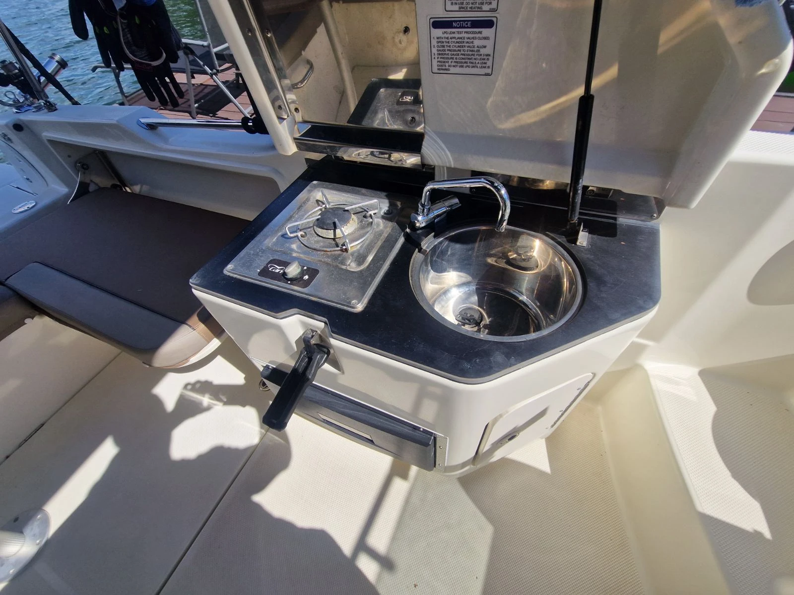Моторна яхта Quicksilver  Activ 755 Sundeck, снимка 11 - Воден транспорт - 55173112