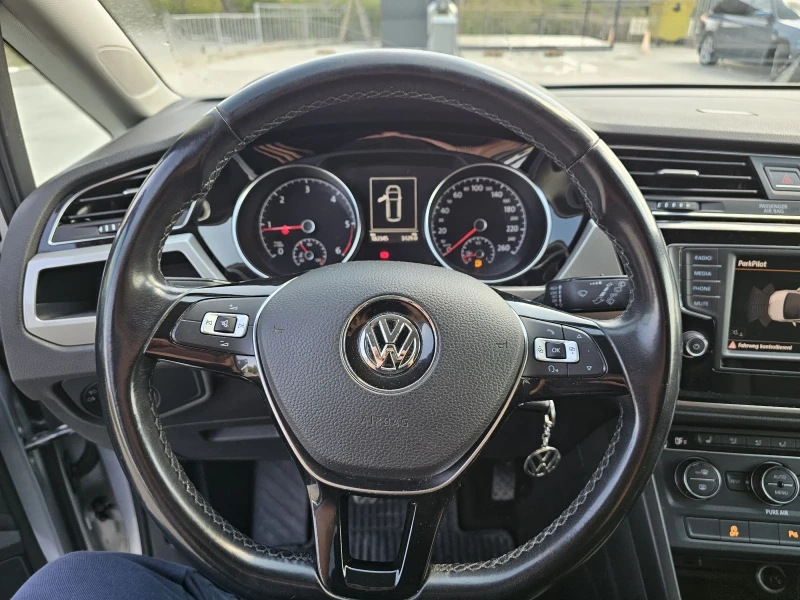 VW Touran 1.6TDI, снимка 11 - Автомобили и джипове - 47293667