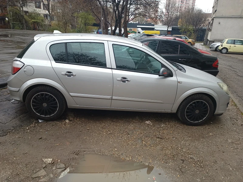 Opel Astra, снимка 17 - Автомобили и джипове - 47916583