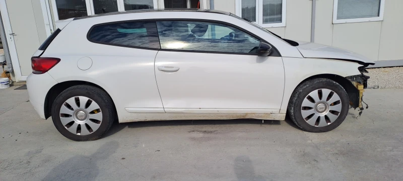 VW Scirocco 2.0TDI 6скорости, снимка 11 - Автомобили и джипове - 50160365
