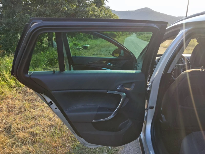 Opel Insignia, снимка 6 - Автомобили и джипове - 52516372