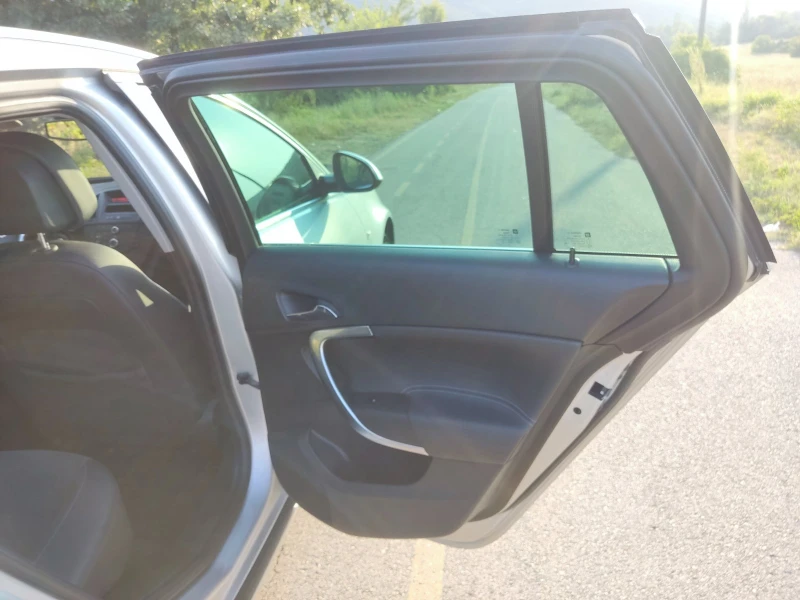 Opel Insignia, снимка 8 - Автомобили и джипове - 52516372