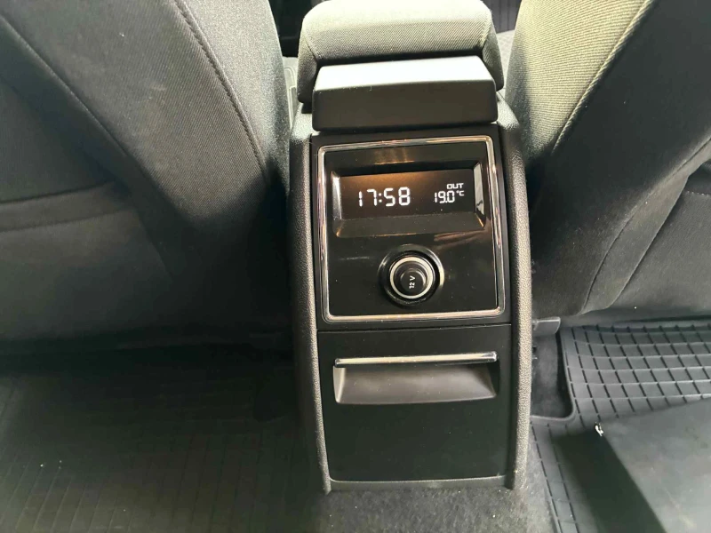 Skoda Superb 2.0 TDI/170/4X4, снимка 16 - Автомобили и джипове - 52568196
