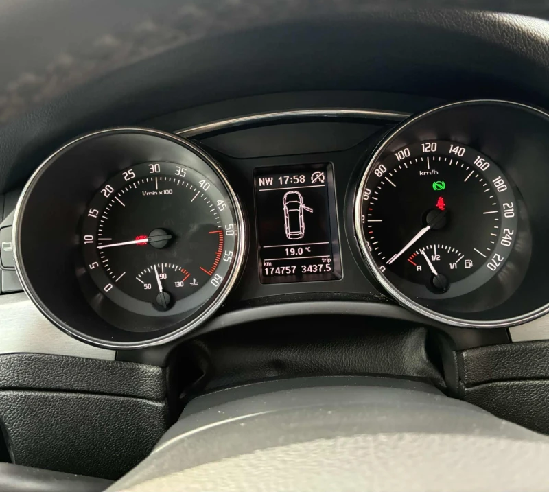 Skoda Superb 2.0 TDI/170/4X4, снимка 14 - Автомобили и джипове - 52568196