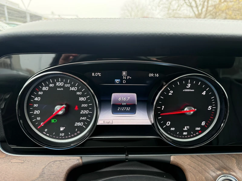 Mercedes-Benz E 220 194к.с. - 9G Tronic - Топ състояние, снимка 17 - Автомобили и джипове - 52660278