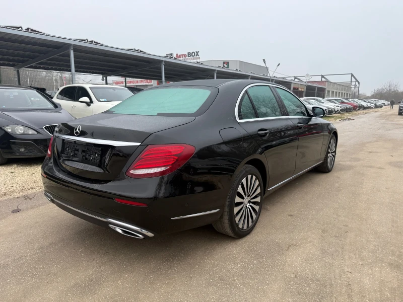 Mercedes-Benz E 220 194к.с. - 9G Tronic - Топ състояние, снимка 3 - Автомобили и джипове - 52660278