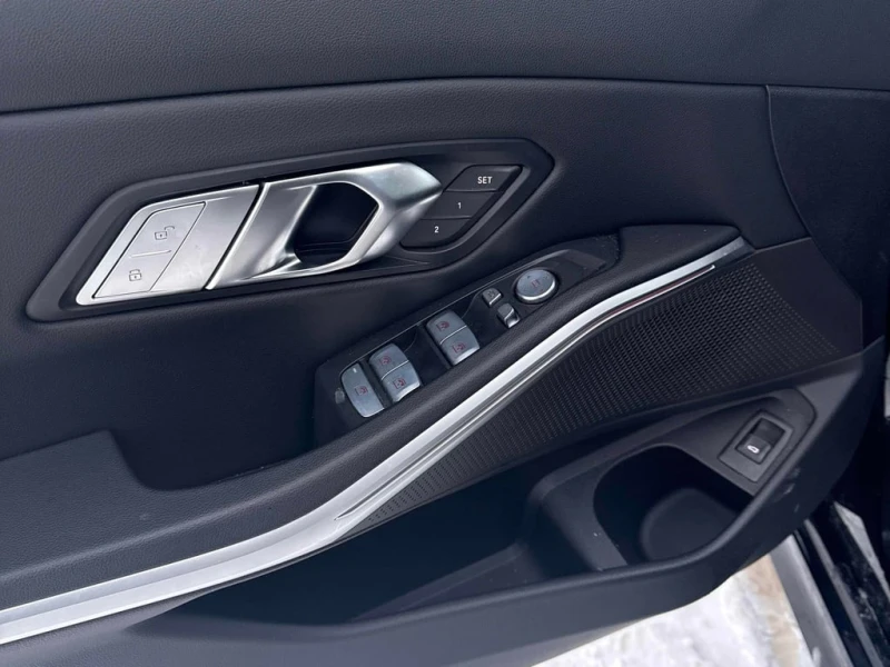 BMW 330 * 330i xDrive * CARFAX * БЕЗ ПЪРВОНАЧАЛНА ВНОСКА, снимка 13 - Автомобили и джипове - 53203580