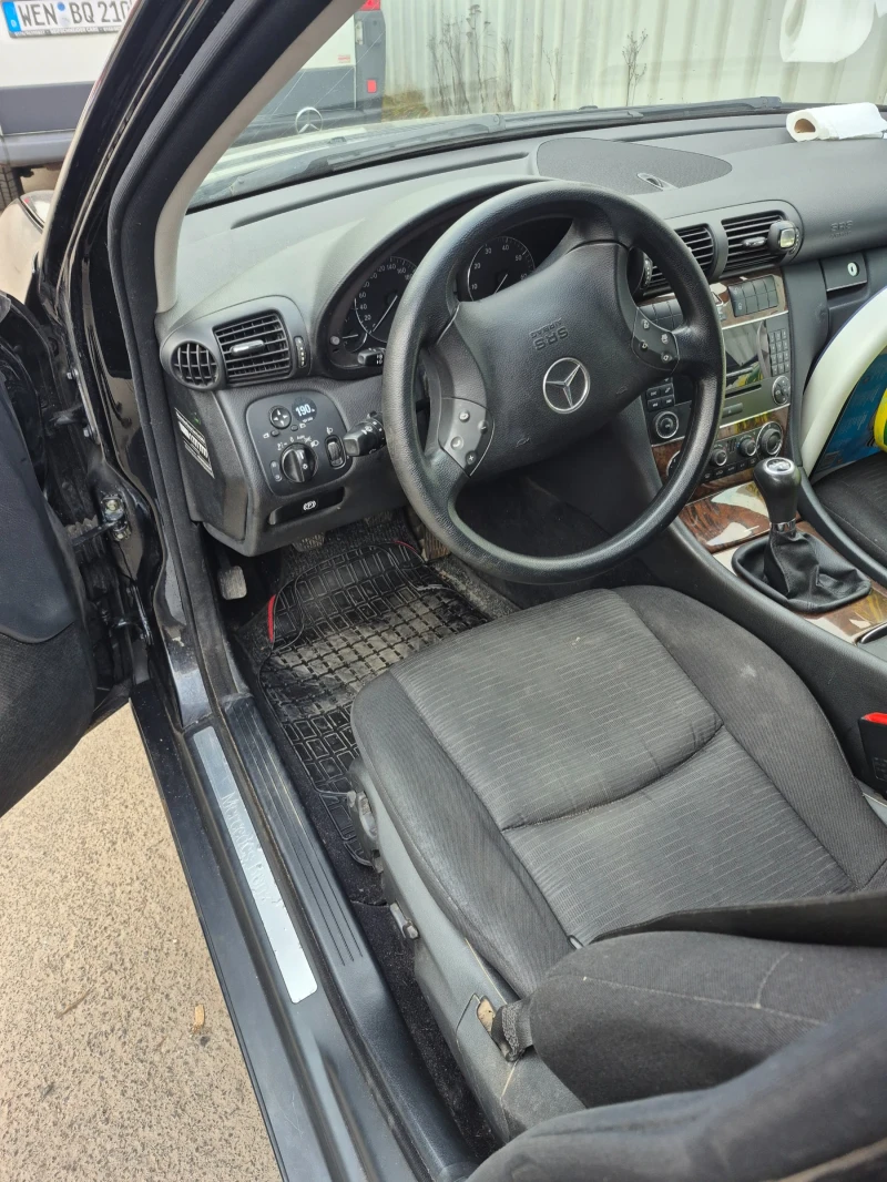 Mercedes-Benz C 180, снимка 3 - Автомобили и джипове - 53218934