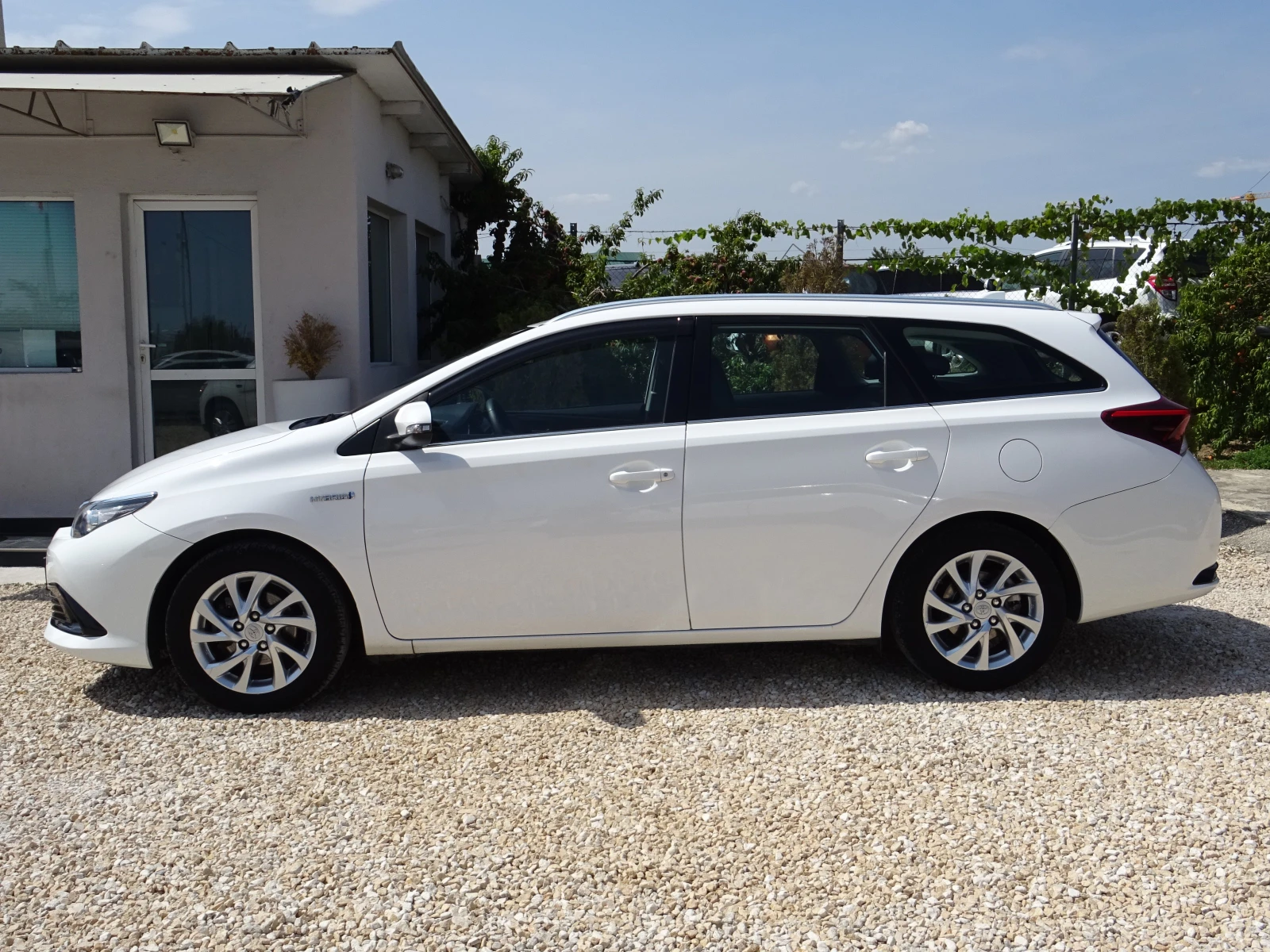 Toyota Auris SW Restyling 1.8 Full Hybrid (HEV) E-CVT Active - изображение 2