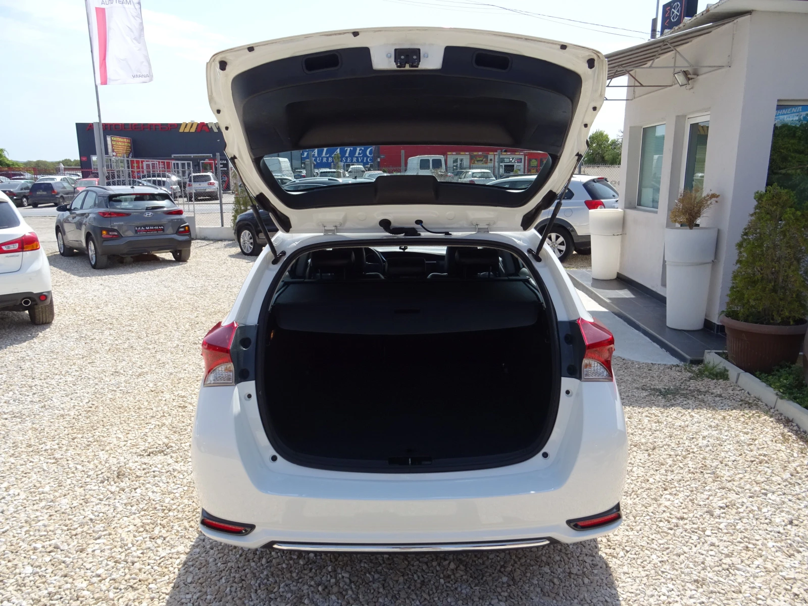 Toyota Auris SW Restyling 1.8 Full Hybrid (HEV) E-CVT Active - изображение 4