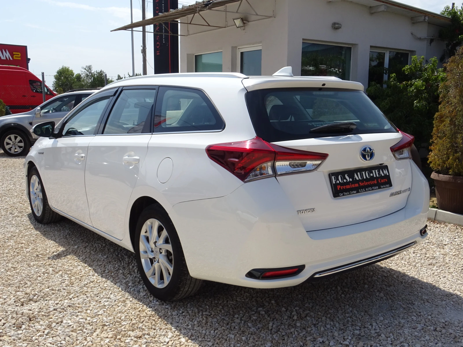 Toyota Auris SW Restyling 1.8 Full Hybrid (HEV) E-CVT Active - изображение 3