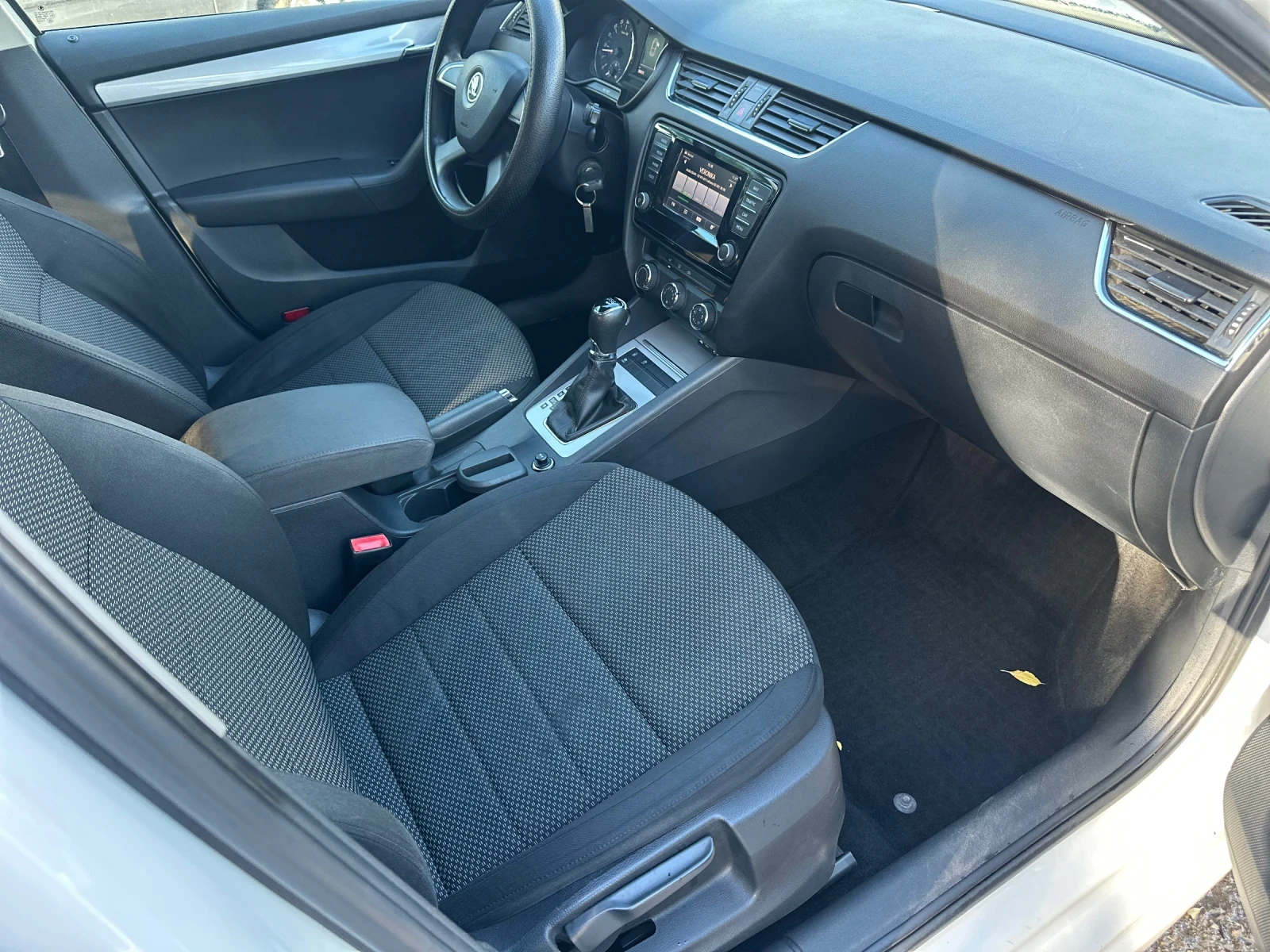 Skoda Octavia, снимка 15 - Автомобили и джипове - 47883191