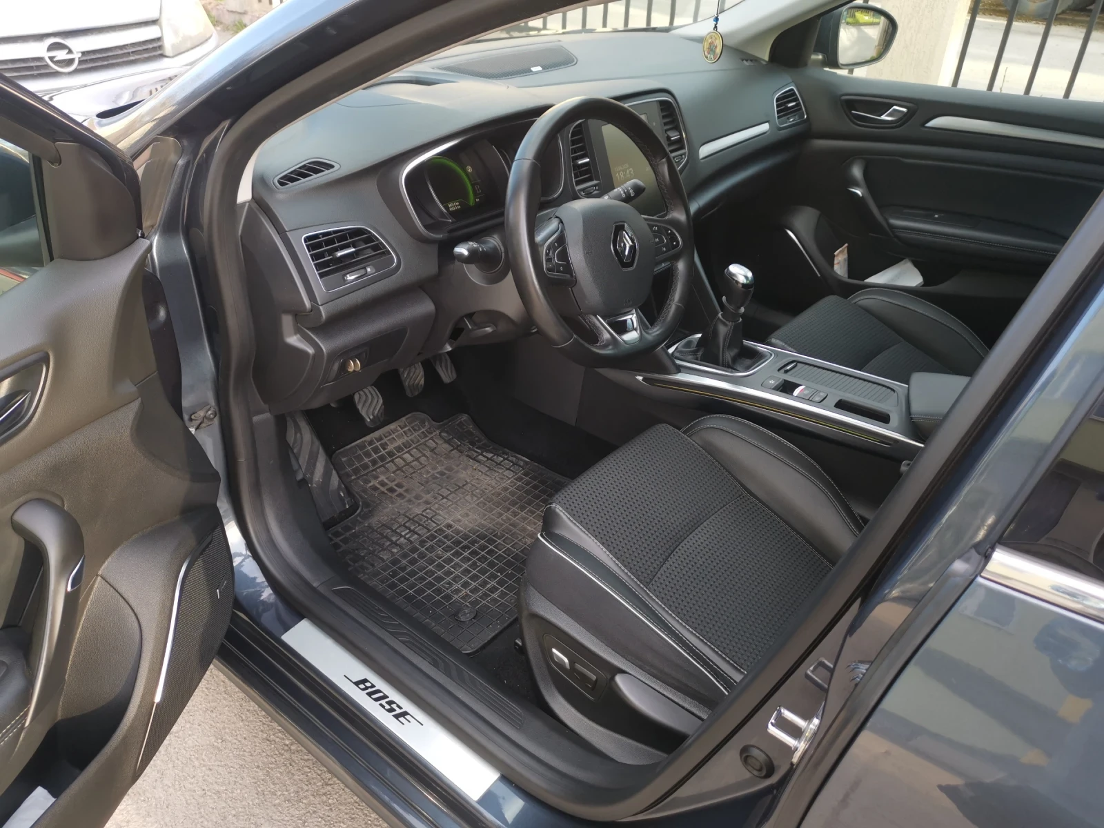 Renault Megane BOSE, FULL LED, MASSAGE  - изображение 7