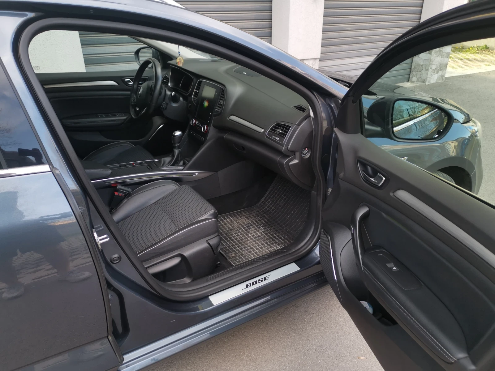 Renault Megane BOSE, FULL LED, MASSAGE  - изображение 8