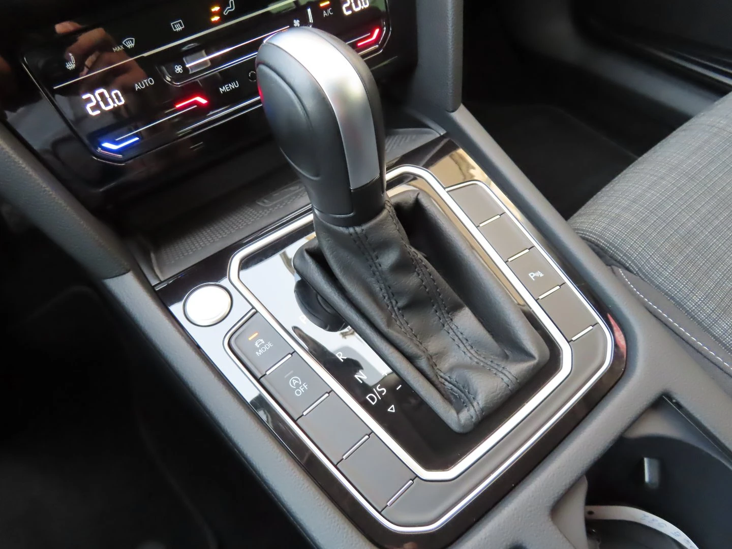 VW Passat Business 2.0 TDI SCR DSG | Mobile.bg — изображение 13