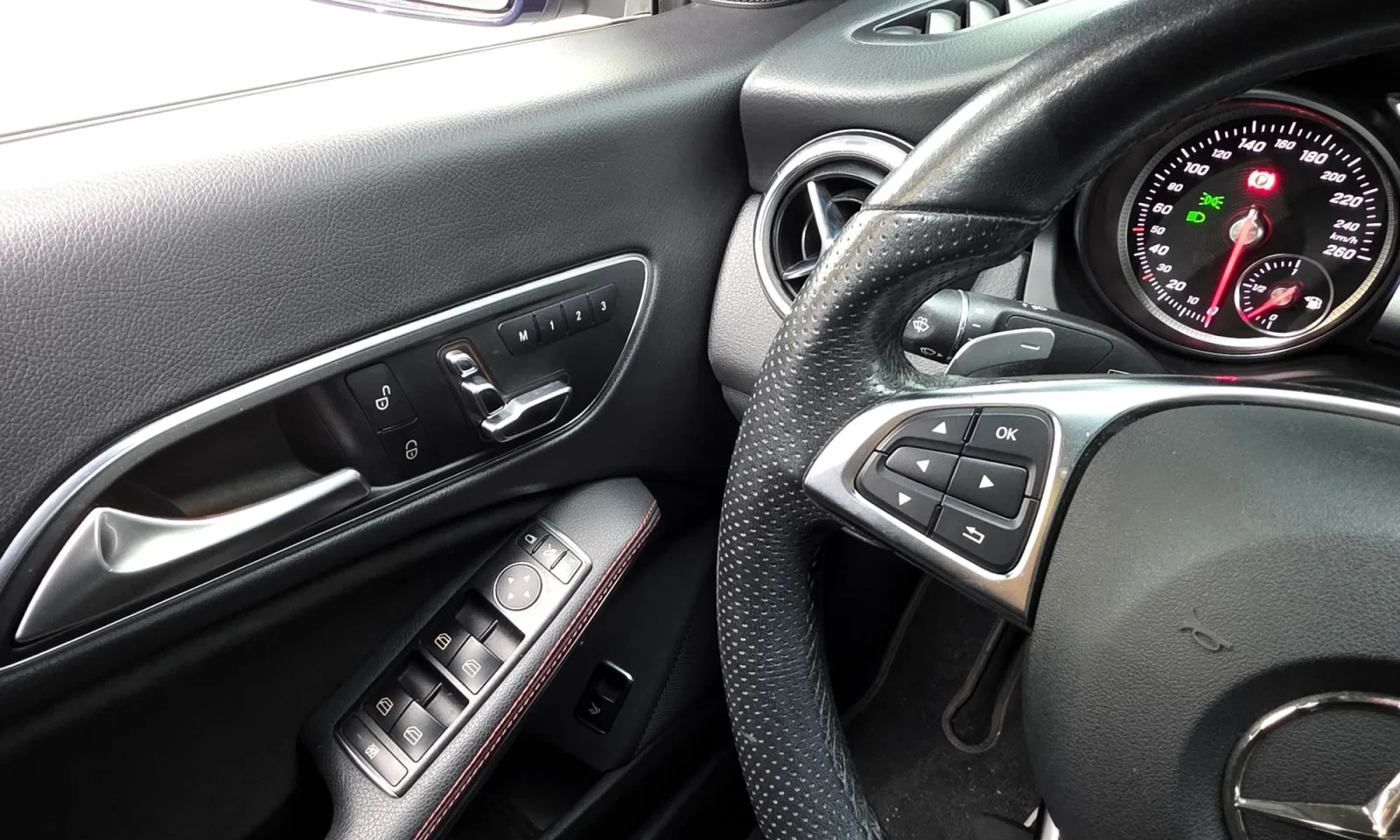 Mercedes-Benz CLA 220 2019* AMG PK* DYNAMIC* KEYLESS* КРАЙНА ЦЕНА, снимка 12 - Автомобили и джипове - 54170021