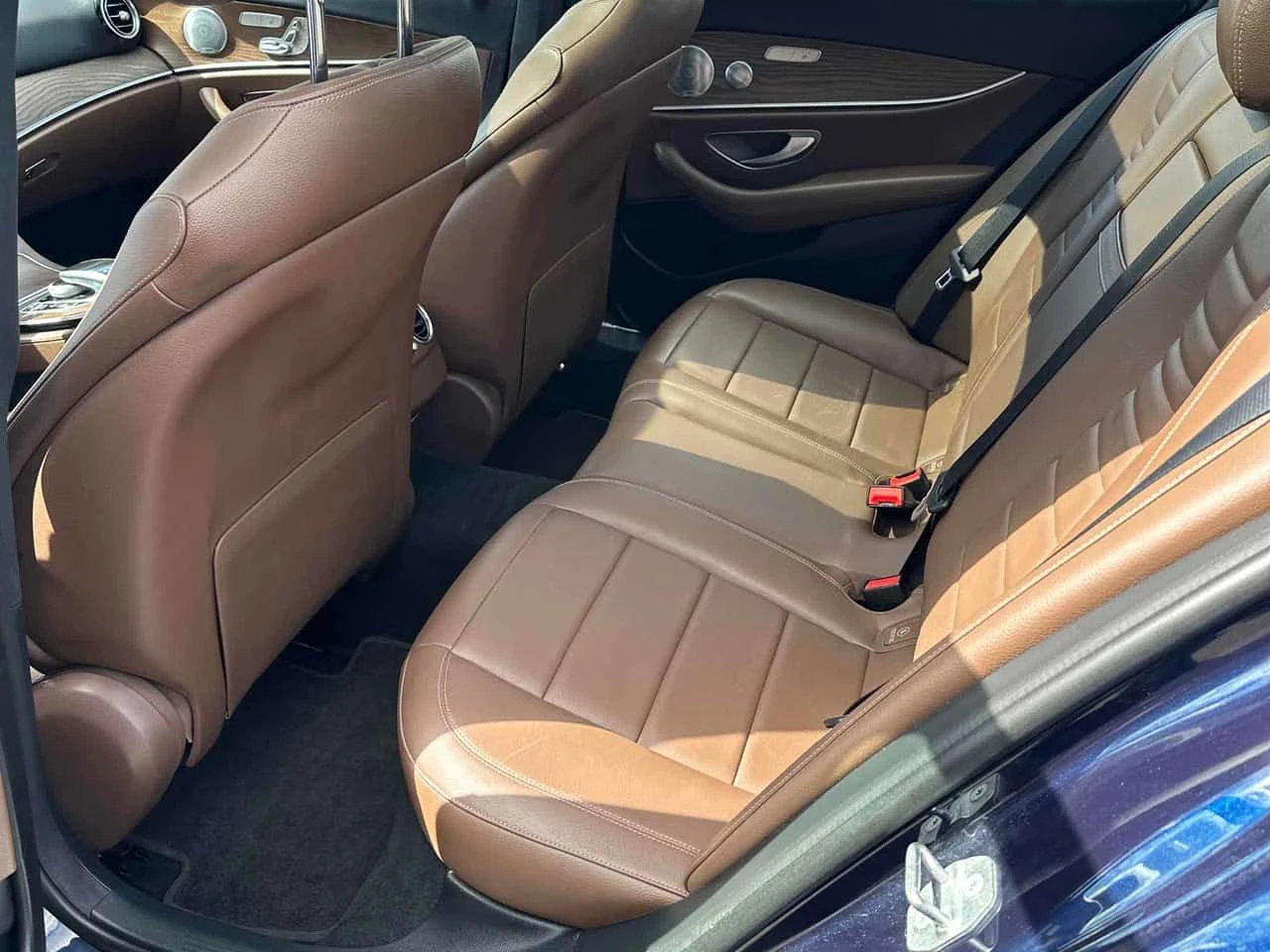 Mercedes-Benz E 400 4MATIC* BURMESTER* PANORAMA* 360* , снимка 13 - Автомобили и джипове - 54478452