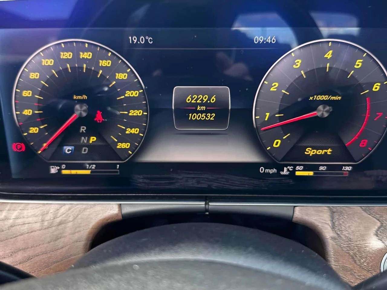 Mercedes-Benz E 400 4MATIC* BURMESTER* PANORAMA* 360* , снимка 8 - Автомобили и джипове - 54478452