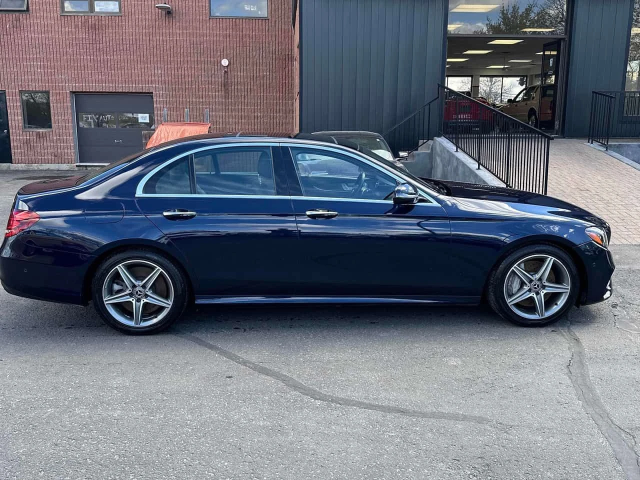 Mercedes-Benz E 400 4MATIC* BURMESTER* PANORAMA* 360* , снимка 3 - Автомобили и джипове - 54478452