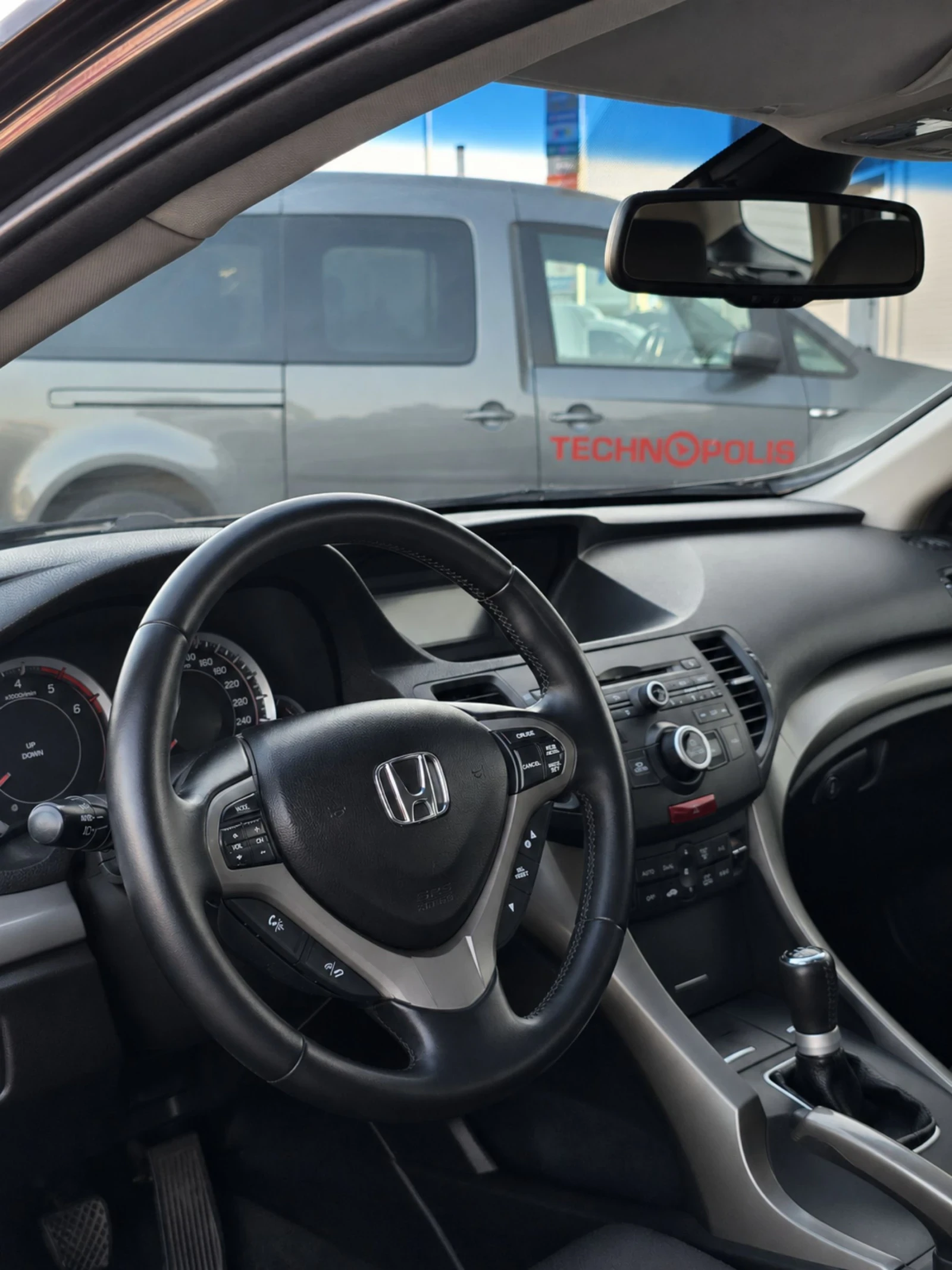Honda Accord 2.2 i-DTEC, снимка 11 - Автомобили и джипове - 54527536