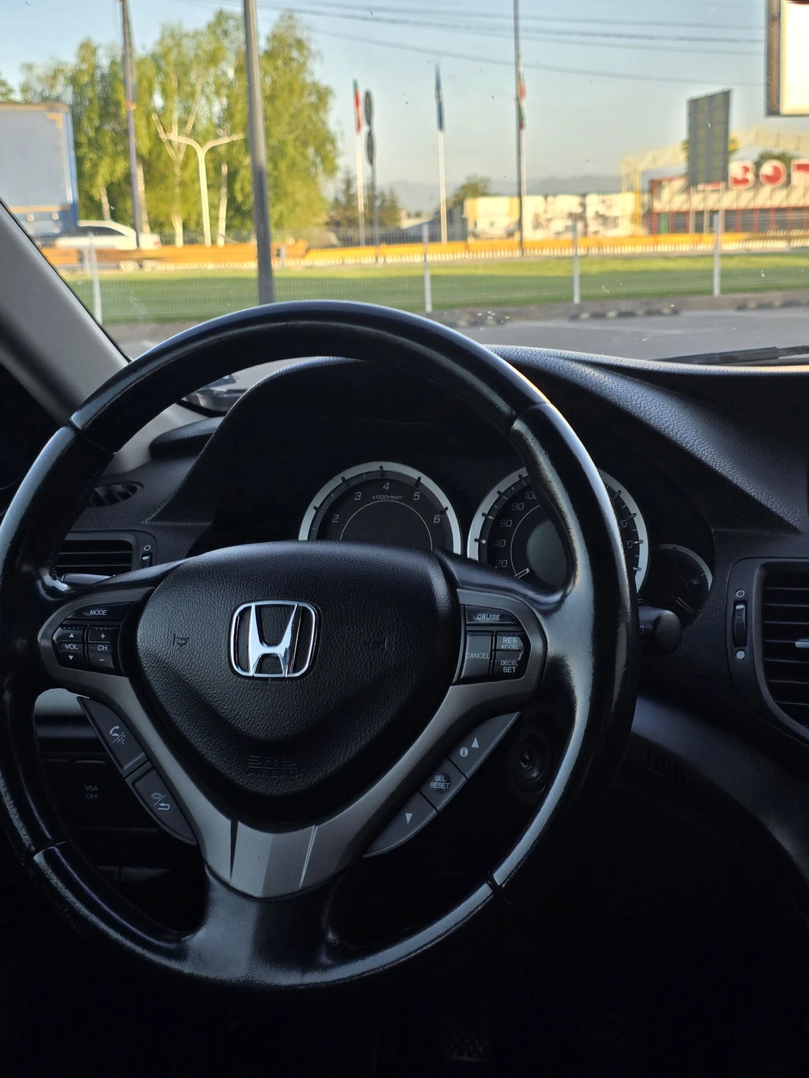 Honda Accord 2.2 i-DTEC, снимка 13 - Автомобили и джипове - 54527536