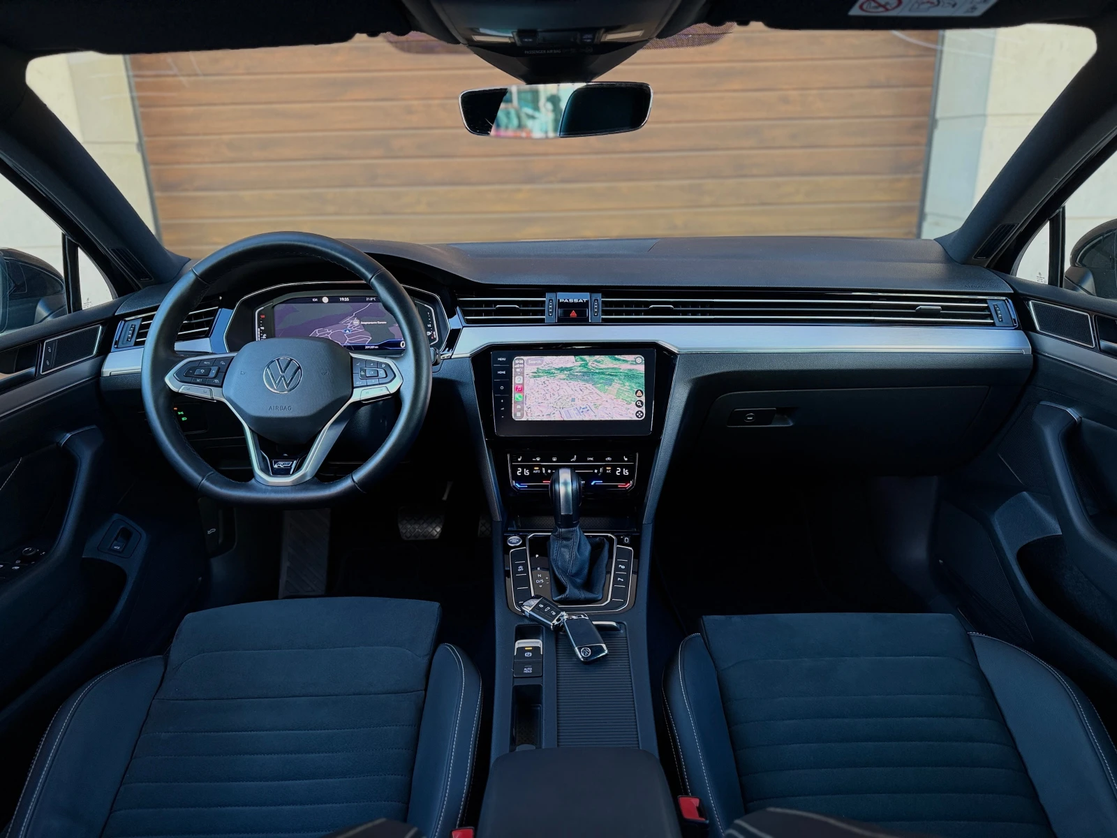 VW Passat 2.0TDI* R-Line* ОБСЛУЖЕН АНГРЕНАЖ* ДОКАЗУЕМИ КМ, снимка 8 - Автомобили и джипове - 54598710
