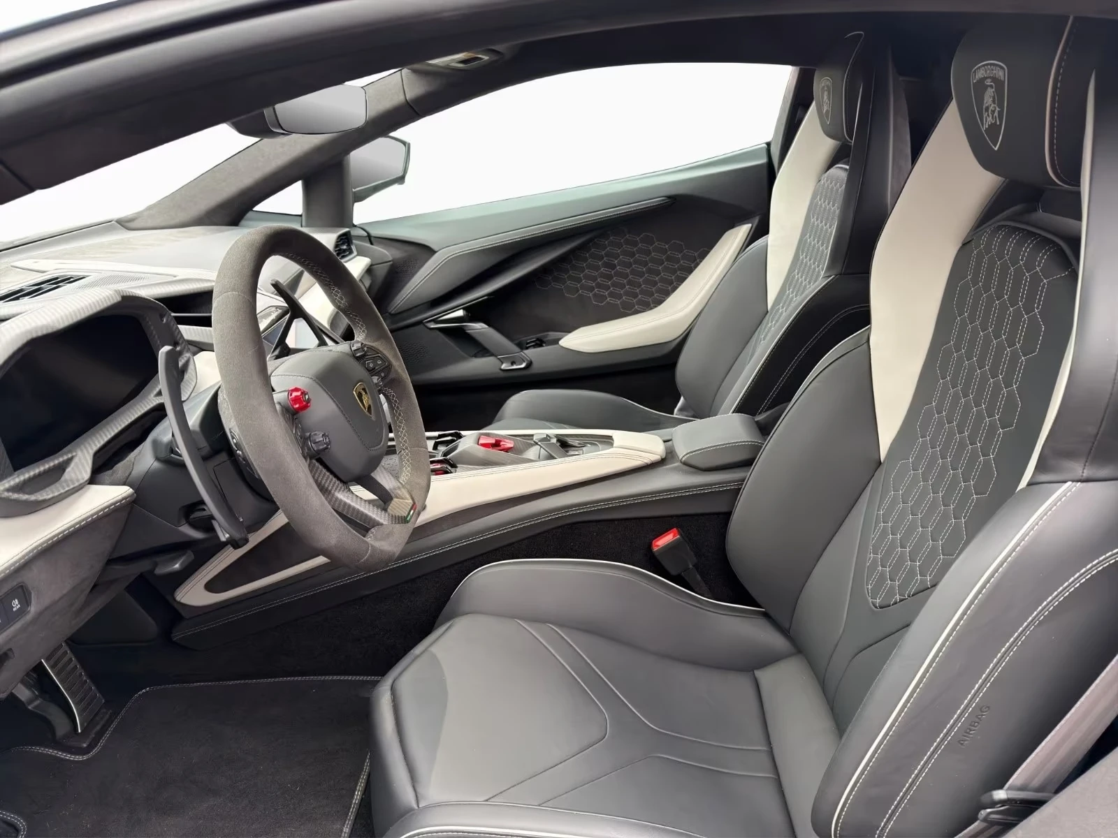 Lamborghini Revuelto 6.5 V12 HPEV / CERAMIC / CARBON / 360 /, снимка 7 - Автомобили и джипове - 54738907