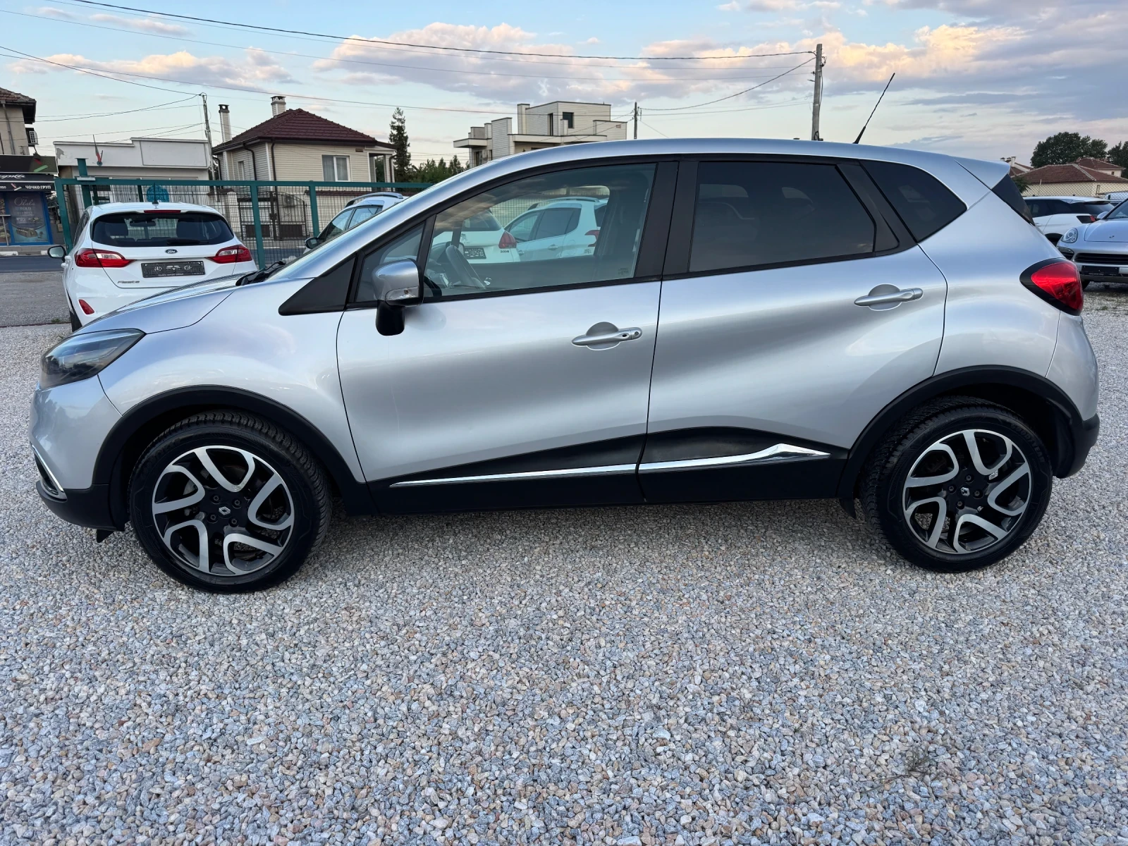 Renault Captur 1.5 DCI Dynamic design NAVI , снимка 2 - Автомобили и джипове - 54962528