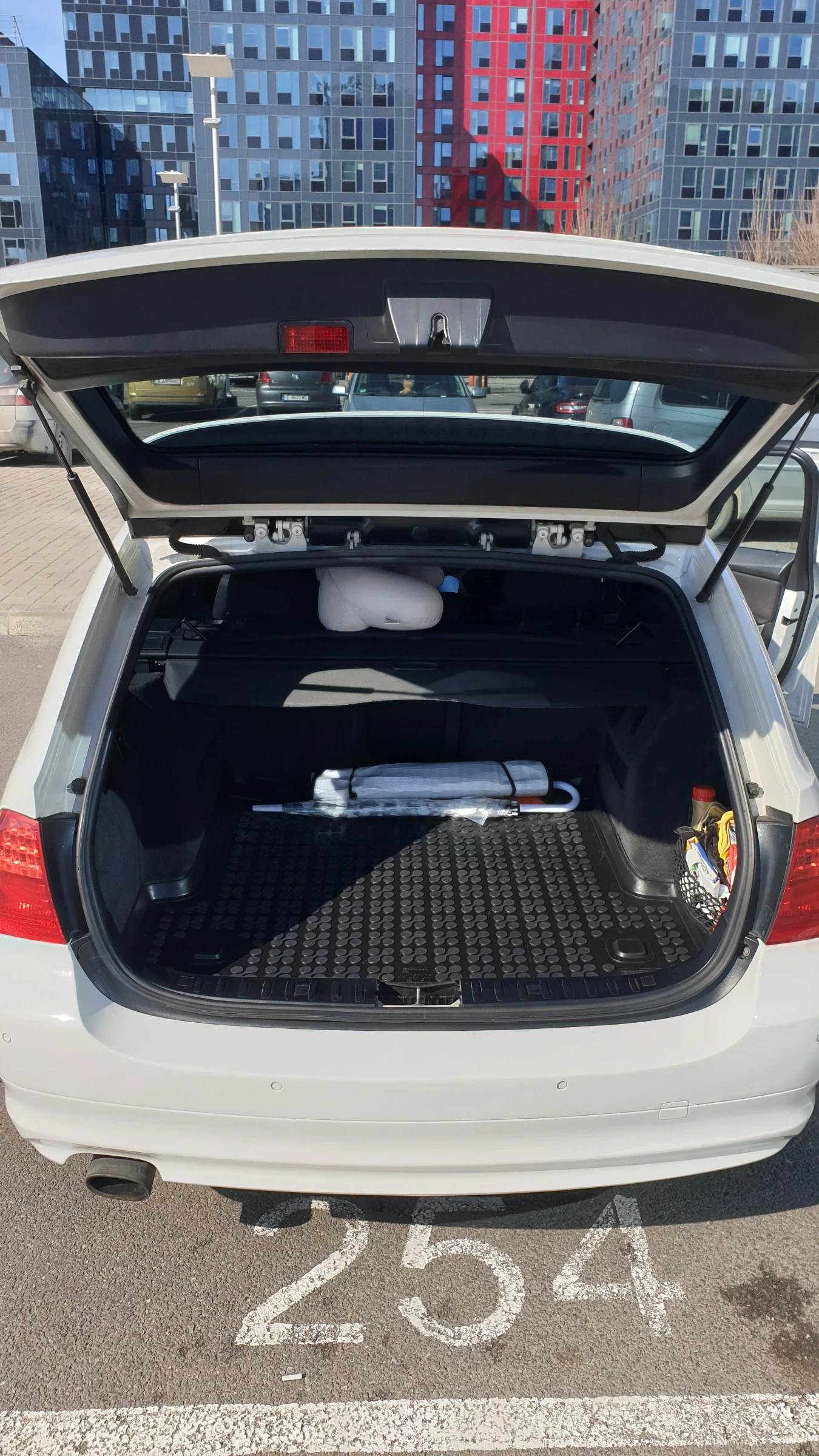 BMW 320 D, снимка 11 - Автомобили и джипове - 56513616